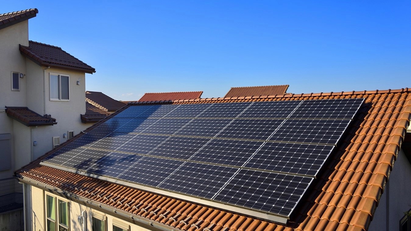 Hệ thống điện mặt trời hòa lưới tiết kiệm chi phí đầu tư lại có tuổi thọ trên 30 năm