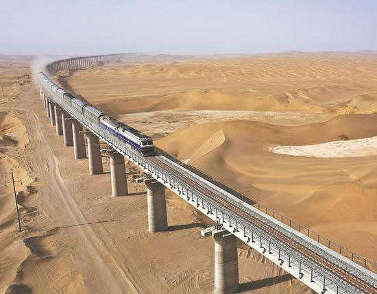 Trung Quốc xây đường sắt 825 km qua 'Biển Tử thần'