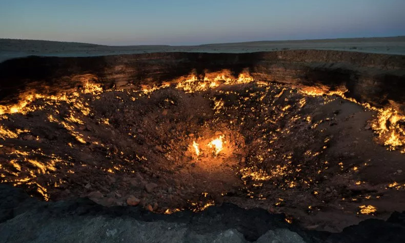 Hố lửa Darvaza, nơi được mệnh danh là "Cổng địa ngục" của Turkmenistan